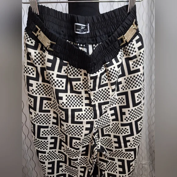 Stylish Black and White Patterned Women's Pants - Picture 3 of 4
